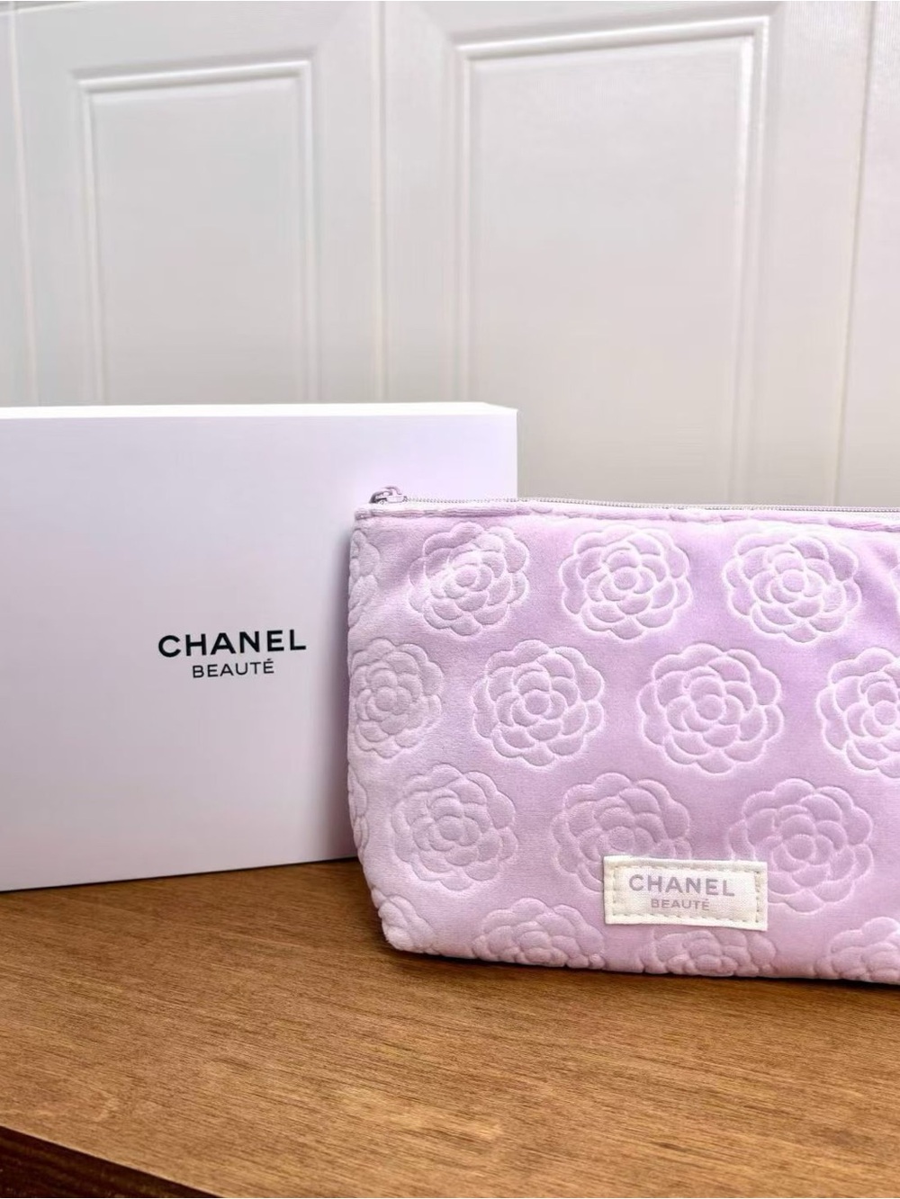 CHANEL Beauté Lilac purple Camellia Cosmetic Pouch NIB - Picture 1 of 4